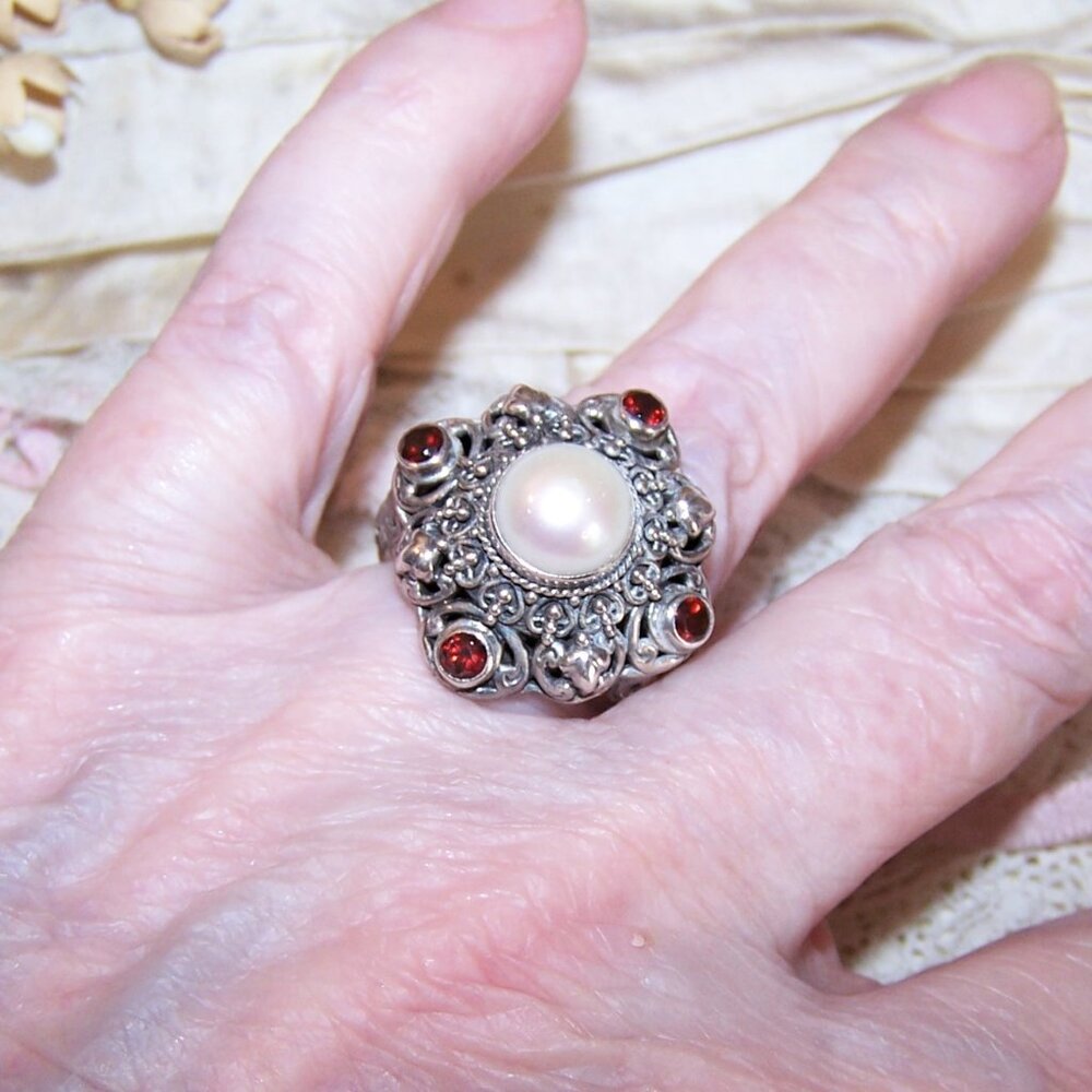 Sterling Silver Garnet 9mm Freshwater Pearl Cocktail Ring - Size 9.75